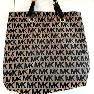 Michael Kors Jet Set Tote